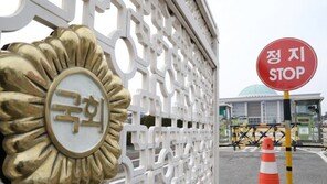 ‘문 열자마자…’ 패스트트랙 두고 3월 국회 강대강 대치 심화