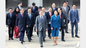 文대통령 말레이 순방 경제사절단에 박용만·윤부근 등 참여