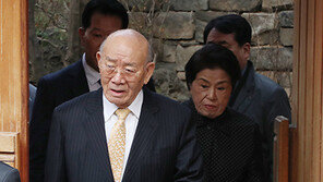 이순자, ‘신뢰관계인’ 자격 전두환 재판 동석…변호사 “이례적 상황”