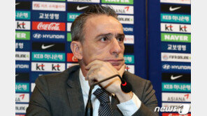 중요한 건 실력…벤투 감독 “나이 이유로 배제 않는다”