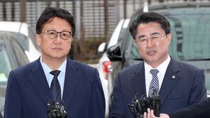 ‘5·18  망언 고소’ 민병두, 최경환 경찰출석 “전두환, 무관용 처벌”