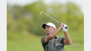 홀인원 행운 잡은 몰리나리, 아놀드 파머 인비테이셔널 역전 우승