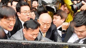 전두환 75분 재판에 5차례 꾸벅꾸벅…“광주 욕보였다” 울분