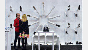 “이런 신발 어때요?” 세계 350개 업체의 유혹