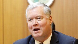 비건 “북한과의 외교, 여전히 살아있다…동창리 움직임 주시”