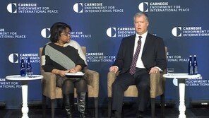 비건 “北과 외교 살아있다…점진적 비핵화엔 안주 못해”