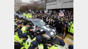 법원앞 시민 300여명 몰려 “구속하라”