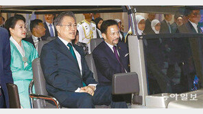 만찬장 향하는 文대통령-브루나이 국왕