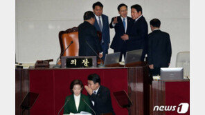 [전문] 나경원 “문 대통령, 김정은 수석대변인” 발언에 국회 ‘난장판’