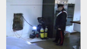 마피아 고용해 前 애인을 산채로 빌라 시멘트벽에 암매장한 女