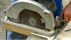 21살 슬로베니아 여성, 5억원 보험금 노려 자해