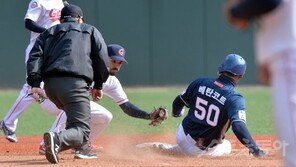 ‘잘 치고 잘 뛰고’ 베탄코트, 마스크 없이도 매력 만점