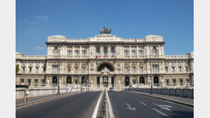 “피해자 외모, 남성적이라 강간 인정 못해” 법원 판결에…여론 ‘와글 와글’