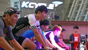 진짜 같은 실내 자전거 경주…최강자 가린다