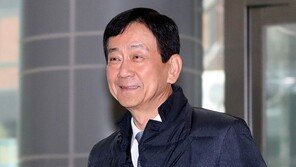 “서울에도 인공기 휘날리게 해야” 진영 행안장관 후보자가 쓴 책 살펴보니… 