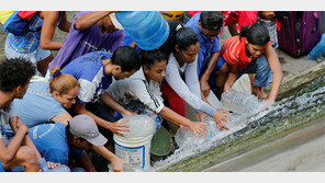 전기 끊기고 수돗물도 중단… 정치싸움에 신음하는 베네수엘라