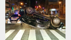 만취 운전자가 몰던 차량 앞차 들이받고 전복…운전자 입건