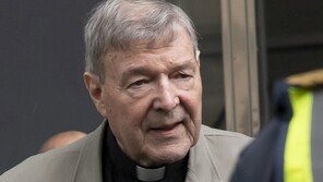 호주 펠 추기경, 아동성폭행 죄로 6년형 선고받아