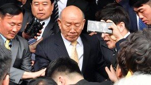 전두환 “연희동 자택 못 나간다…추징대상 아냐” 주장