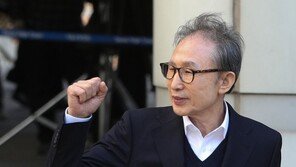 ‘MB뇌물’ 이팔성 강제로 증언대 세운다…檢 김윤옥 증인신청 맞불