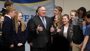 폼페이오 “中, 인공섬 지어 동남아국 에너지자원 막아”