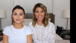 ‘위기의 주부’가 ‘위기의 학부모’로…美 유명스타·CEO 연루된 초대형 입시비리