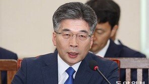 “경찰총장이 뒤 봐준다” 버닝썬 ‘일파만파’…표창원 “검찰이 수사해야”