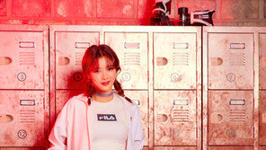 “김유정, 스타일리시한 롤러 걸 변신”