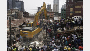 나이지리아, 건물붕괴 사망자 안밝힌채 “25명 구조” 발표