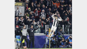 호날두, 해트트릭 마법… 유벤투스, 대역전 8강행