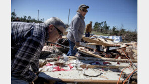 뉴멕시코주 토네이도 강타 …주택 파괴, 열차 탈선