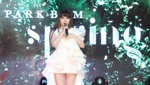 ‘8년 만에 솔로’ 박봄, 5개 음원 차트 정상…“1위 확인 후에야 잠들어”