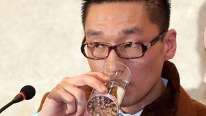 ‘도자기 사기’ 혐의 전준주, 1심 선고 연기…5월 공판