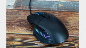 [리뷰] 화려한 외관에 훌륭한 가성비까지, 몬스타기어 '코카트리스' RGB 게이밍 마우스