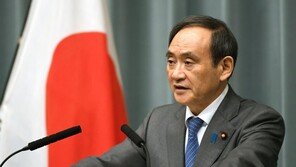 日관방 “위안부 배상 해결 확인…한국에 합의 이행 강력 요구하겠다”