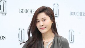 “모난 데 없이 자연스러워”…‘41세 엄마’ 김하늘 미모에 ‘시선집중’