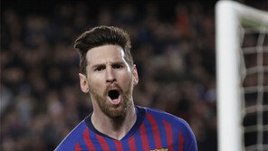 메시 2골 2도움… 바르사, 가볍게 챔스 8강에