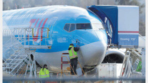 체면 구긴 美 항공패권… 세계 40여개국 보잉 보이콧에 백기