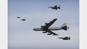 美 B-52H 전략폭격기 2대 남중국해 상공 비행