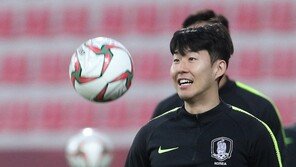 오랜만에 헐레벌떡 없이 대표팀 들어오는 손흥민