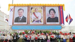 확 줄어든 文대통령 ‘대북 메시지’…정의용도 ‘로우 키’