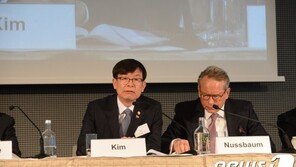 김상조, 재벌 또 언급…“외환위기 때 대기업 파산에 경제붕괴”