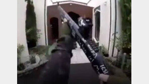 뉴질랜드 총기난사범, 게임하듯 범행 ‘17분 생중계’