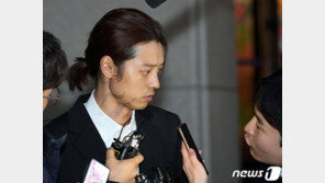 경찰 “‘몰카 혐의’ 정준영 자택 압수수색…신병처리 검토”