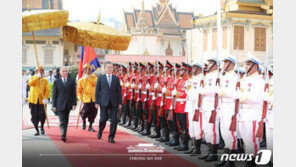 文대통령 “한·캄보디아 우정 더욱 깊어질 것”…국빈만찬