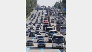 주말 고속도로 답답…상행선 밤 9시~10시 풀려