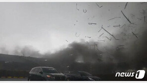 용오름에 당진제철소 지붕 날아가…인근 공장·차량들도 피해