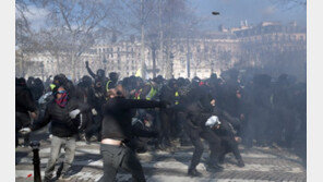 파리 노란조끼 시위, 다시 격화…은행 등 방화