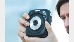 “예스러워 더 새롭다”… 벙거지모자 쓰고 8비트 게임하는 1020