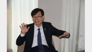 LGU+·CJ헬로 M&A 청신호?…김상조 “전국시장 보겠다”